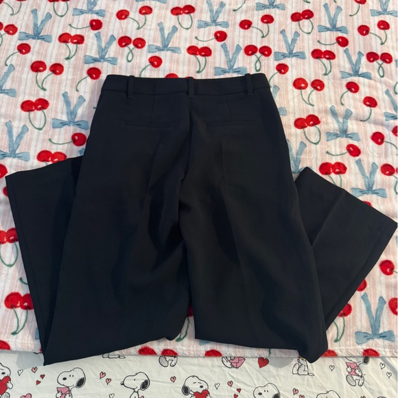 Aritzia Low rise Effortless pants - Picture 3 of 3